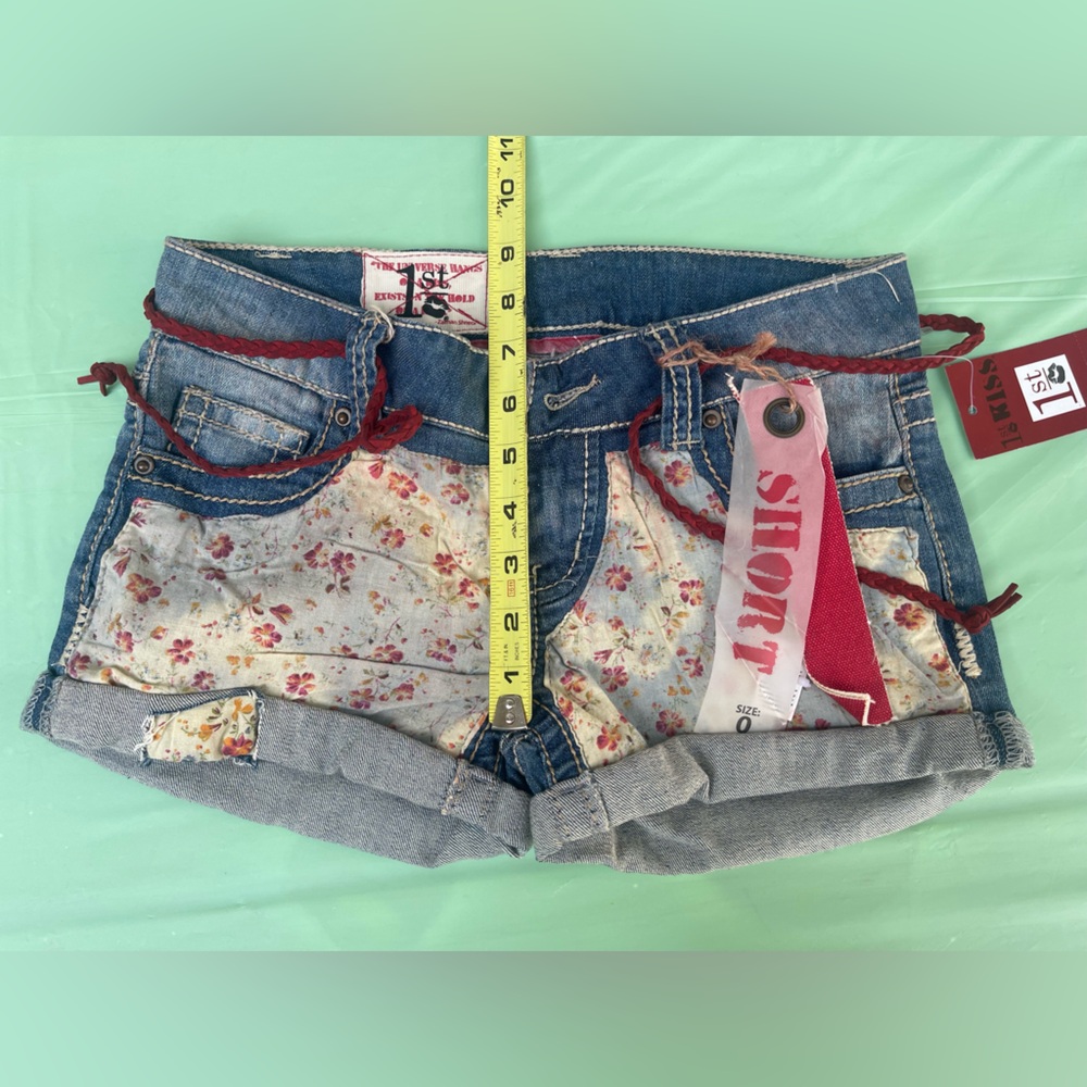 LOW RISE 1st KISS Floral Denim Women's Shorts SIZE 0 JUNIORS NWT - Picture 13 of 15
